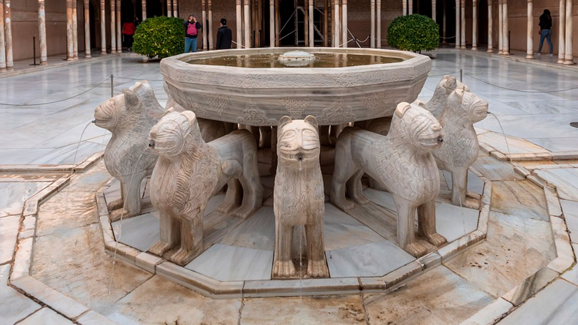 la fuente de los leones de los palacios Nazaríes de Granada
