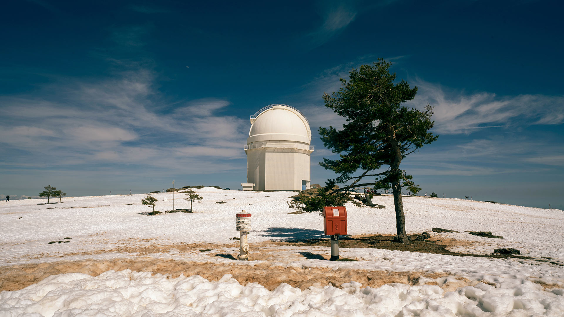 El observatorio de Calar alto, situado en la Sierra de los Filabres. Recogiendo Montañas valles y cuevas en un único sitio